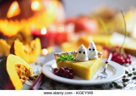 Pumpkin cake for Halloween - Stock Image