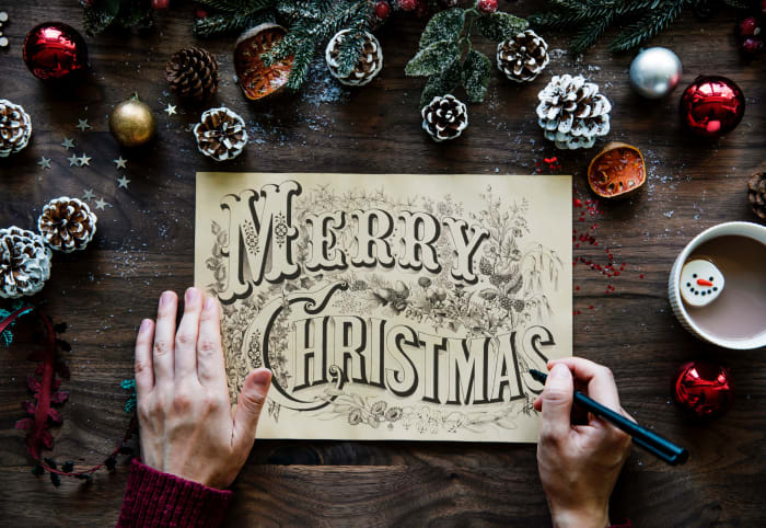 Keep the recipient in mind when composing your Christmas messages. Some people might enjoy a humorous card while others might prefer something more sincere. 