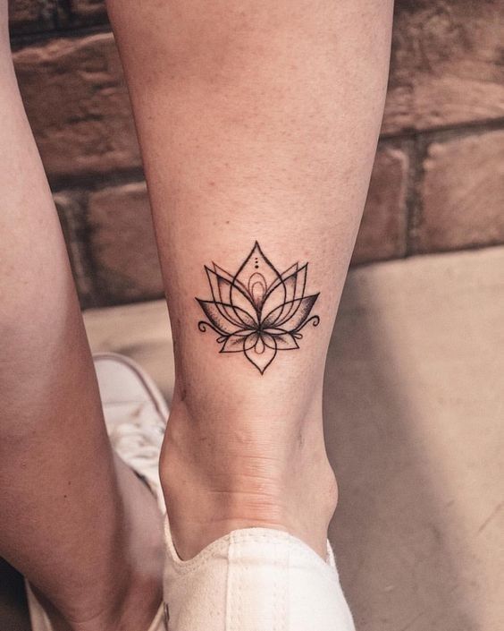 small tattoo ideas for women's legs