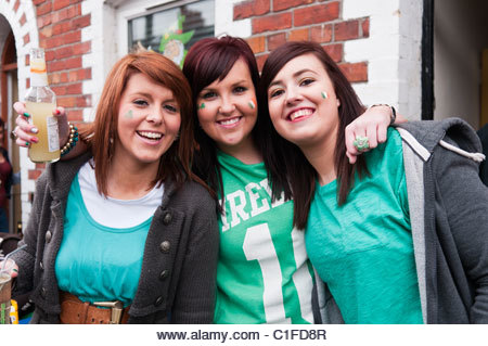 Three female students at Saint Patrick's Day, Belfast, 17/03/2011 - Stock Image