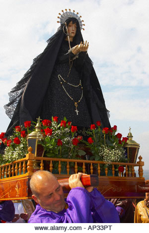 Man carrying Madonna, Good Friday penitent procession, Passion Week, town of San Vicente de la Sonsierra, La Rioja, - Stock Image