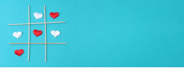 Playing tic tac toe with a white heart and a red heart on a blue background. Concept for love day, Valentine's day, February 14th. Valentine's Day card. - Stock Image