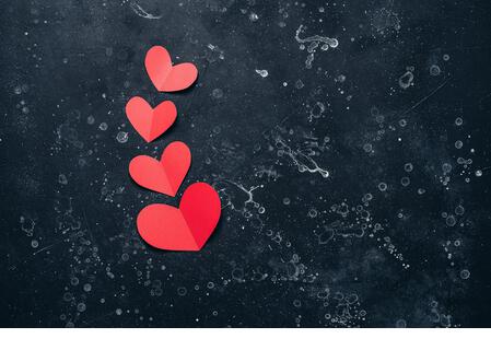 Red paper hearts on black stone grunge background flat lay. Valentine's Day. Top view - Stock Image