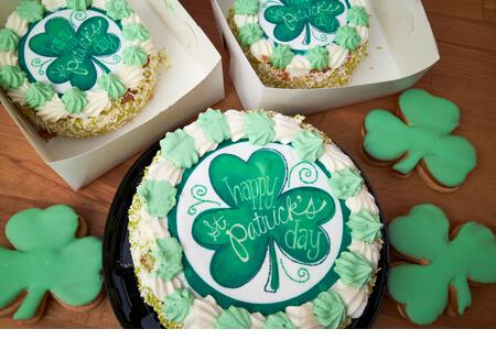 biscuits and cakes produced to celebrate st patricks day in ireland - Stock Image